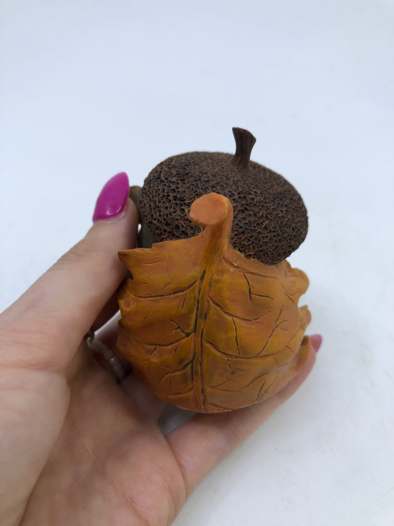CHARMING TAILS "ACORN BUILT FOR TWO" MICE IN ACORN.