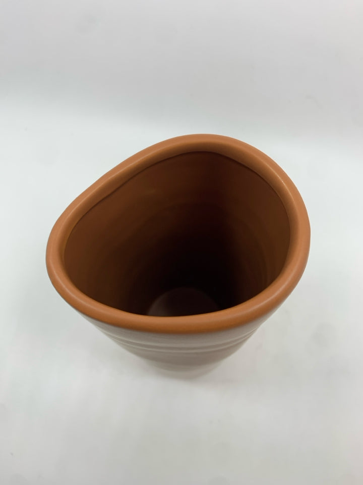 TALL PINCHED NECK VASE.