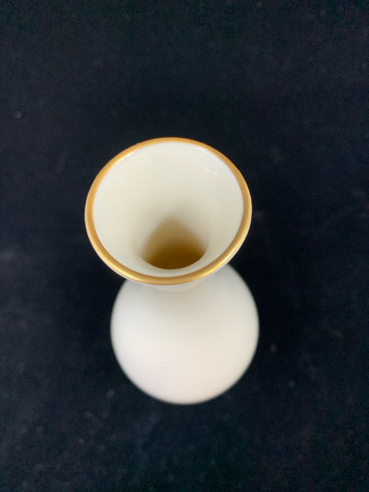 FOOTED PLAIN IVORY LENOX VASE W/ GOLD DETAILS.