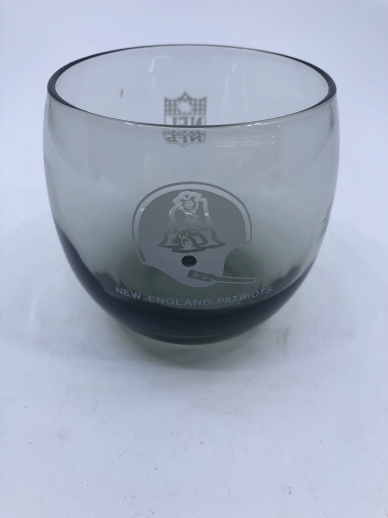 8 SHORT GREY GLASS PATRIOT GLASSES.