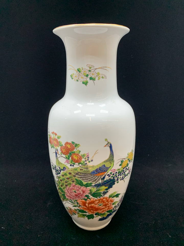 PEACOCK PAINTED WHITE PORCELAIN VASE W/GOLD RIM.