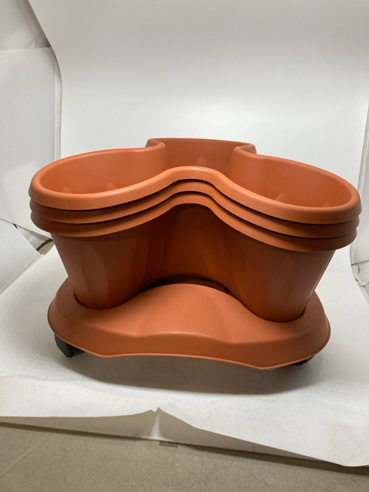 3 TIER TRIPLE PLANTER ON ROLLING BASE