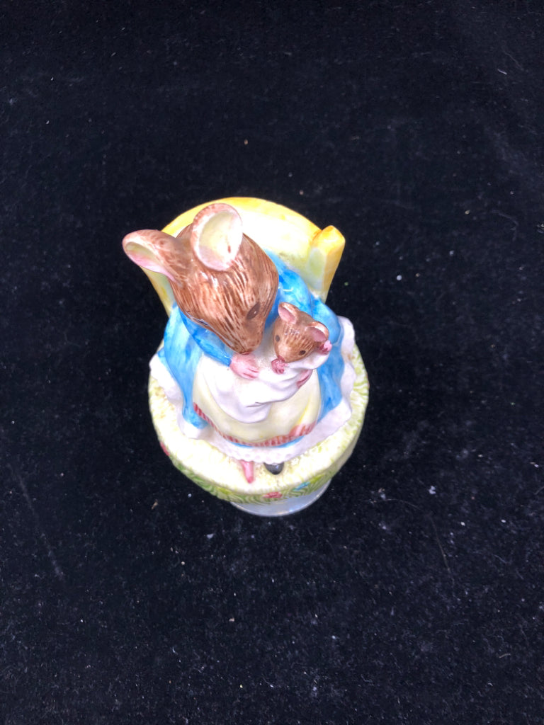 VTG BEATRIX POTTER MOTHER + BABY MUSICAL FIGURINE.