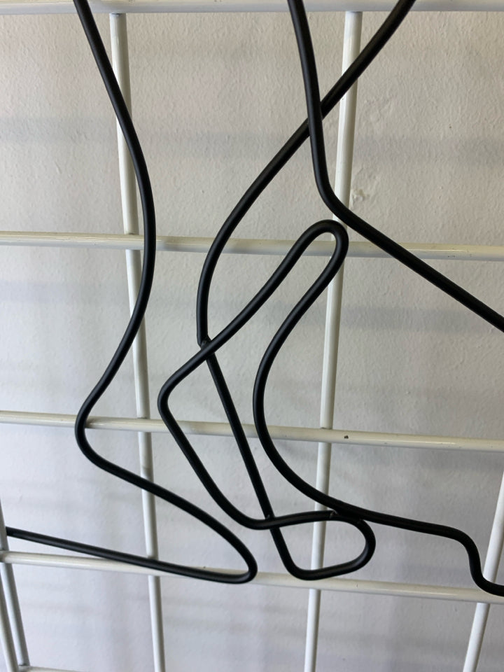 BLACK WIRE STRETCHED OUT CAT WALL HANGING.