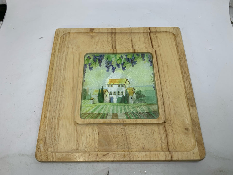 SQUARE WOOD BOARD W/ GLASS WHITE HOUSE TRIVET CENTER.