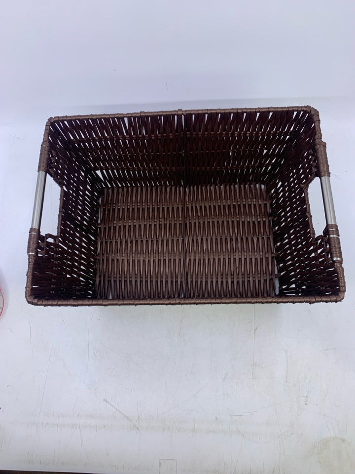 BROWN PLASTIC WOVEN W/ SILVER METAL HANDLES.