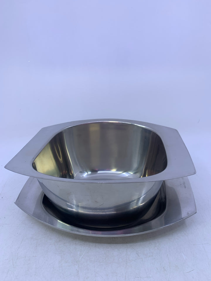 STAINLESS STEEL 2 PC GRAVY BOAT W/ DRIP PLATE/LID INTERNATIONAL STAINLESS DELUXE