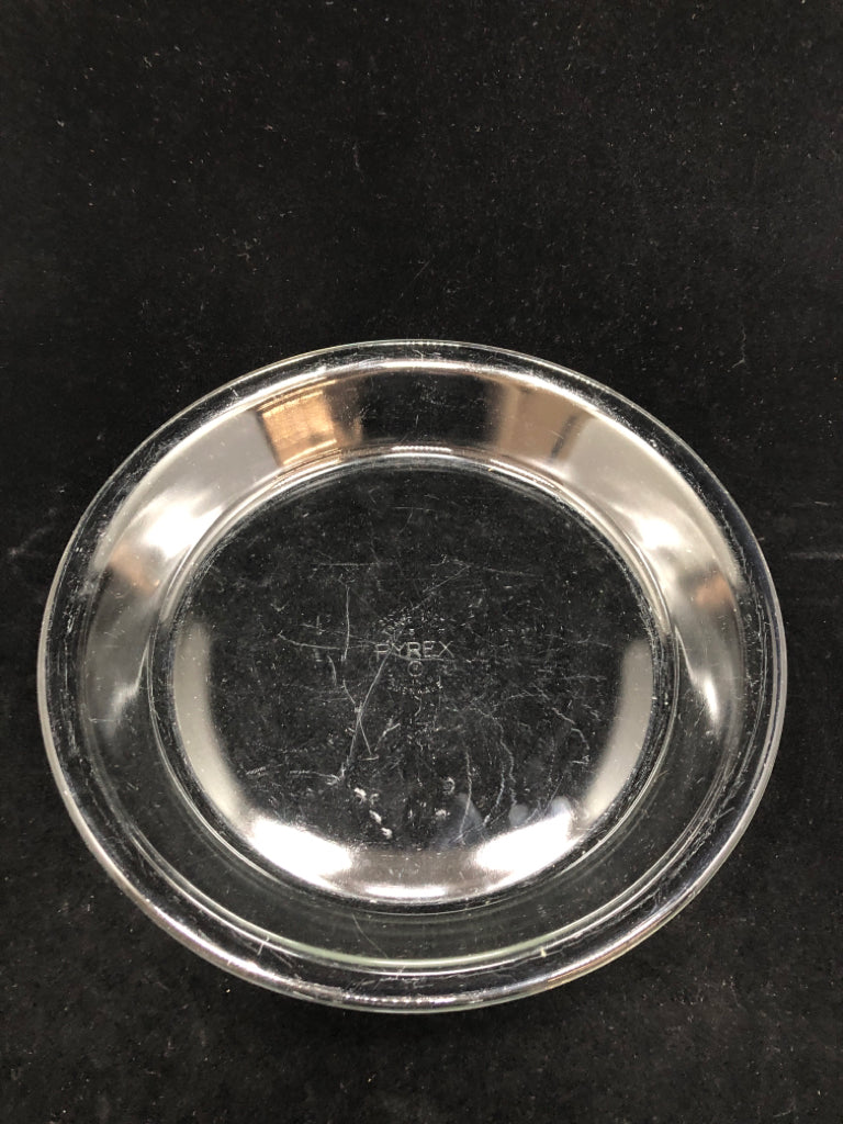 PYREX CLEAR GLASS BAKING DISH.