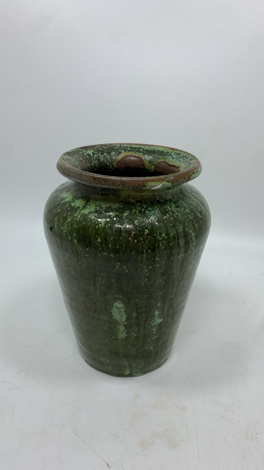 GREEN CRACKLE GLAZE POTTERY VASE.