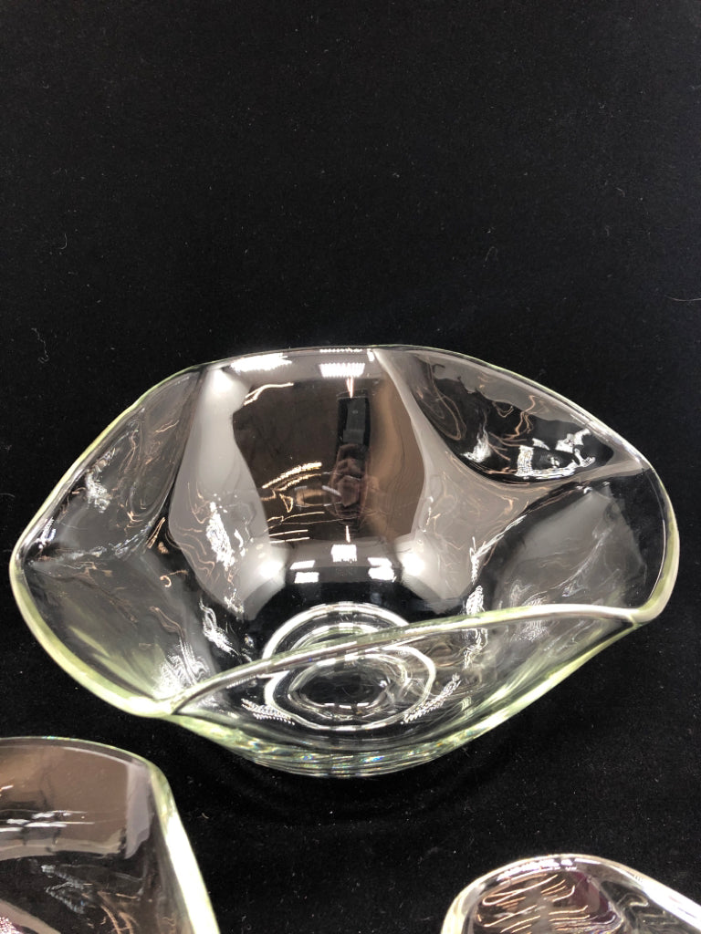 3PC TRIANGULAR GLASS SERVING BOWLS.