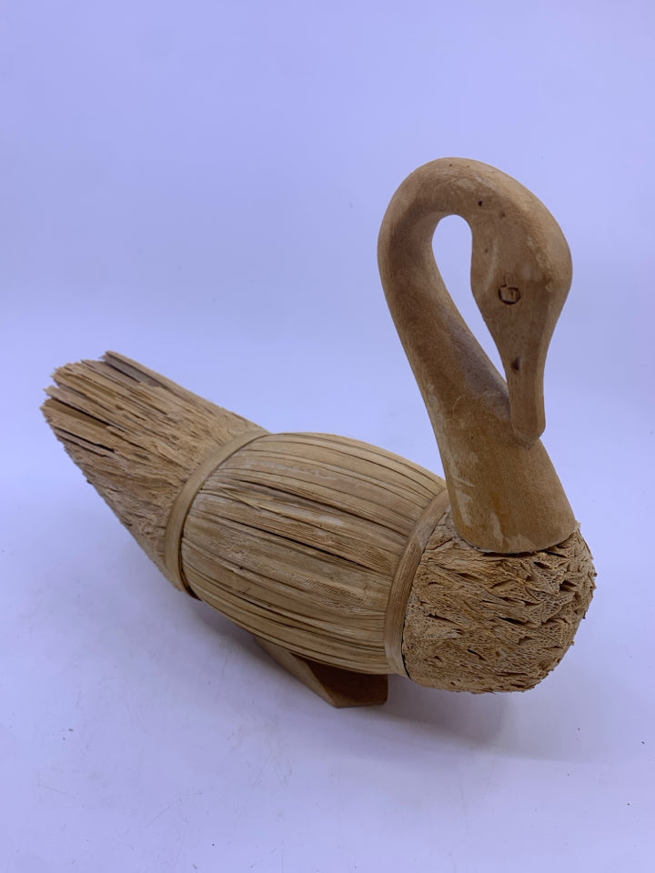 STRAW/WOOD SWAN FIGURE.
