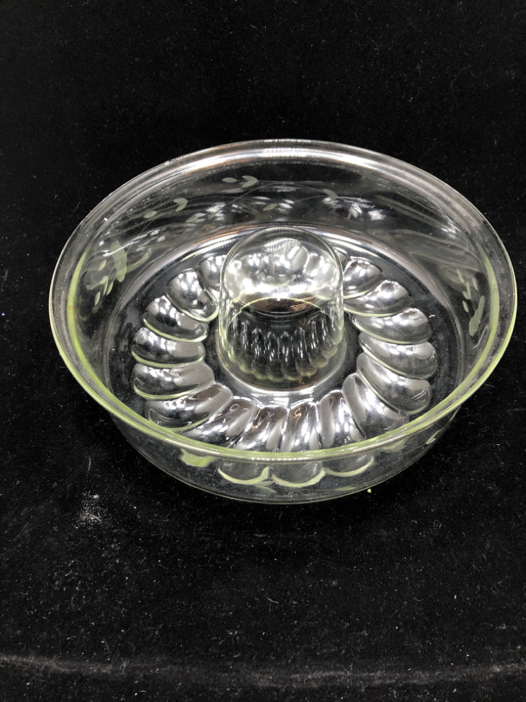 CLEAR FLUTED JELLO MOLD.
