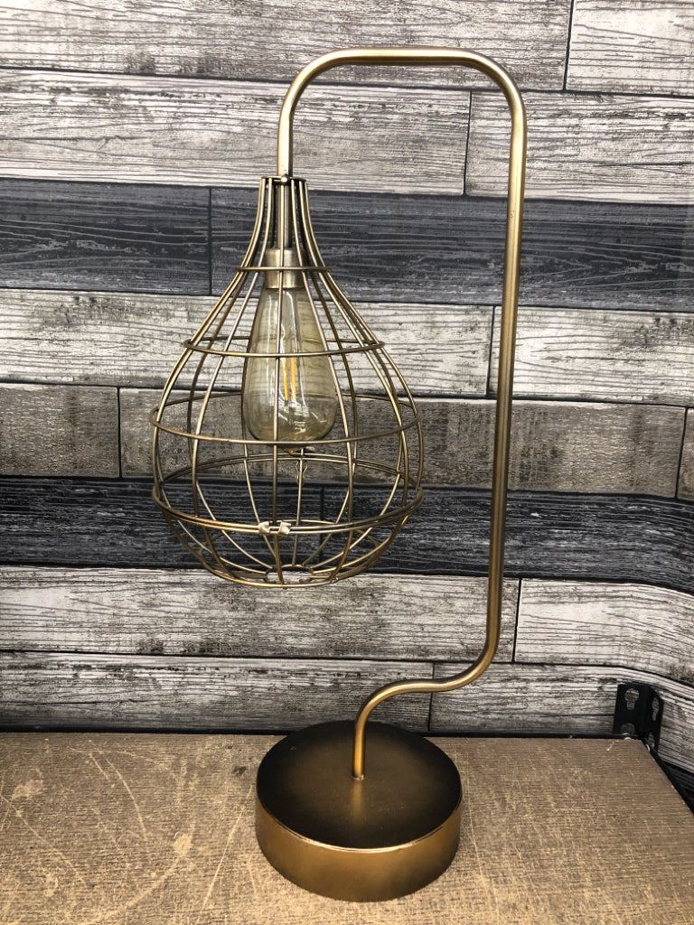 INDUSTRIAL-STYLE BATTERY OPERATED HANGING TABLE LAMP.