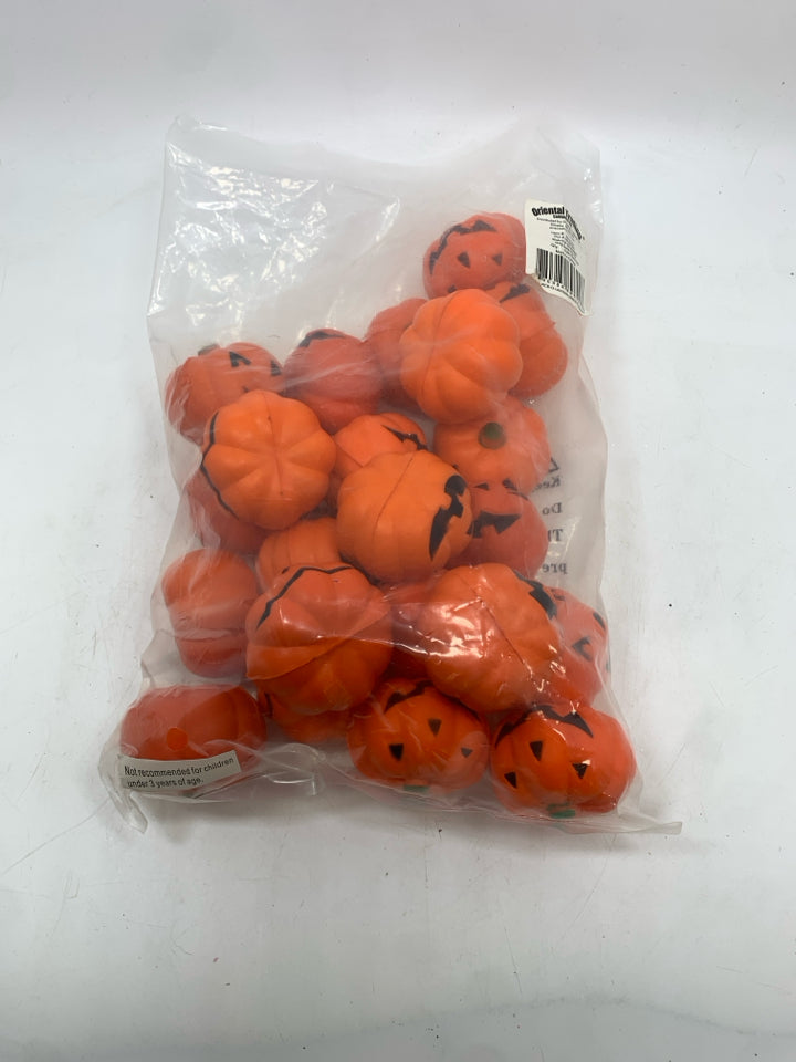 22 SQUISHY PUMPKINS- DECOR.