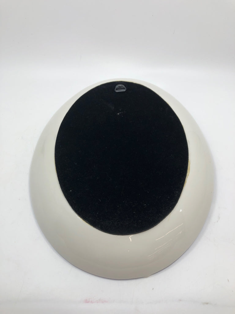OVAL CERAMIC MIRROR W/SEASHELLS.