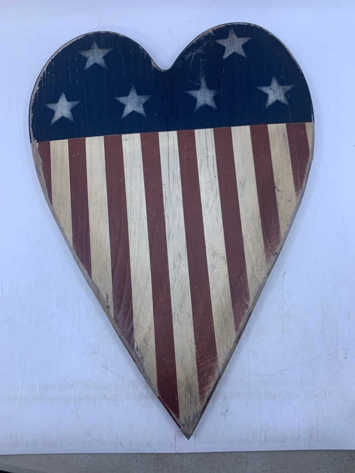 WOOD HEART SHAPE PAINTED AMERICAN FLAG.