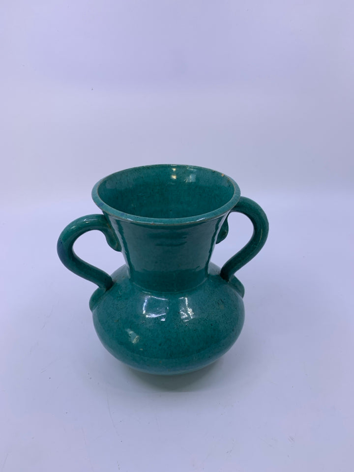 VTG AQUA COLORED VASE W/ DOUBLE HANDLES.