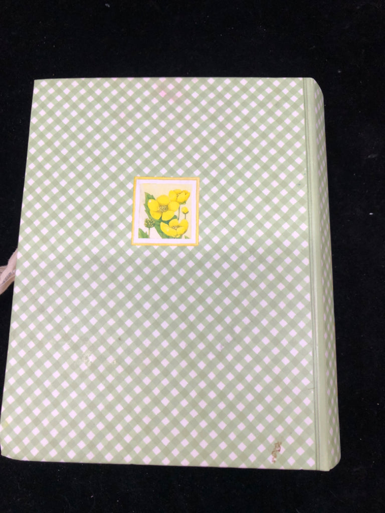 BIRD BOOK GIFT BOX W/TIE.