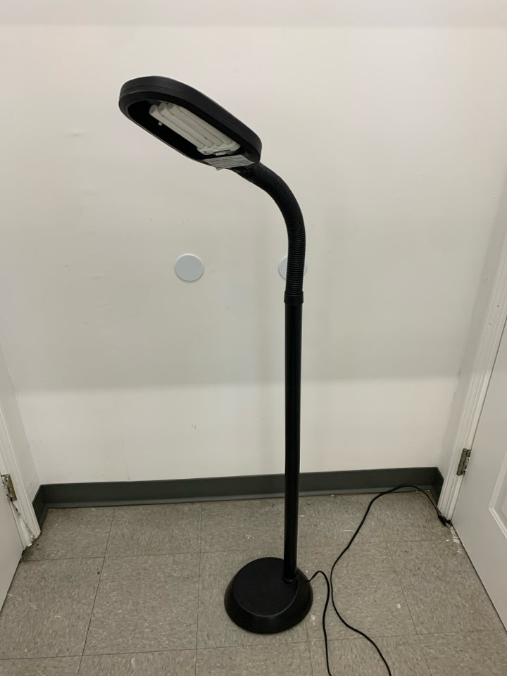 BLACK ADJUSTABLE TASK LAMP.