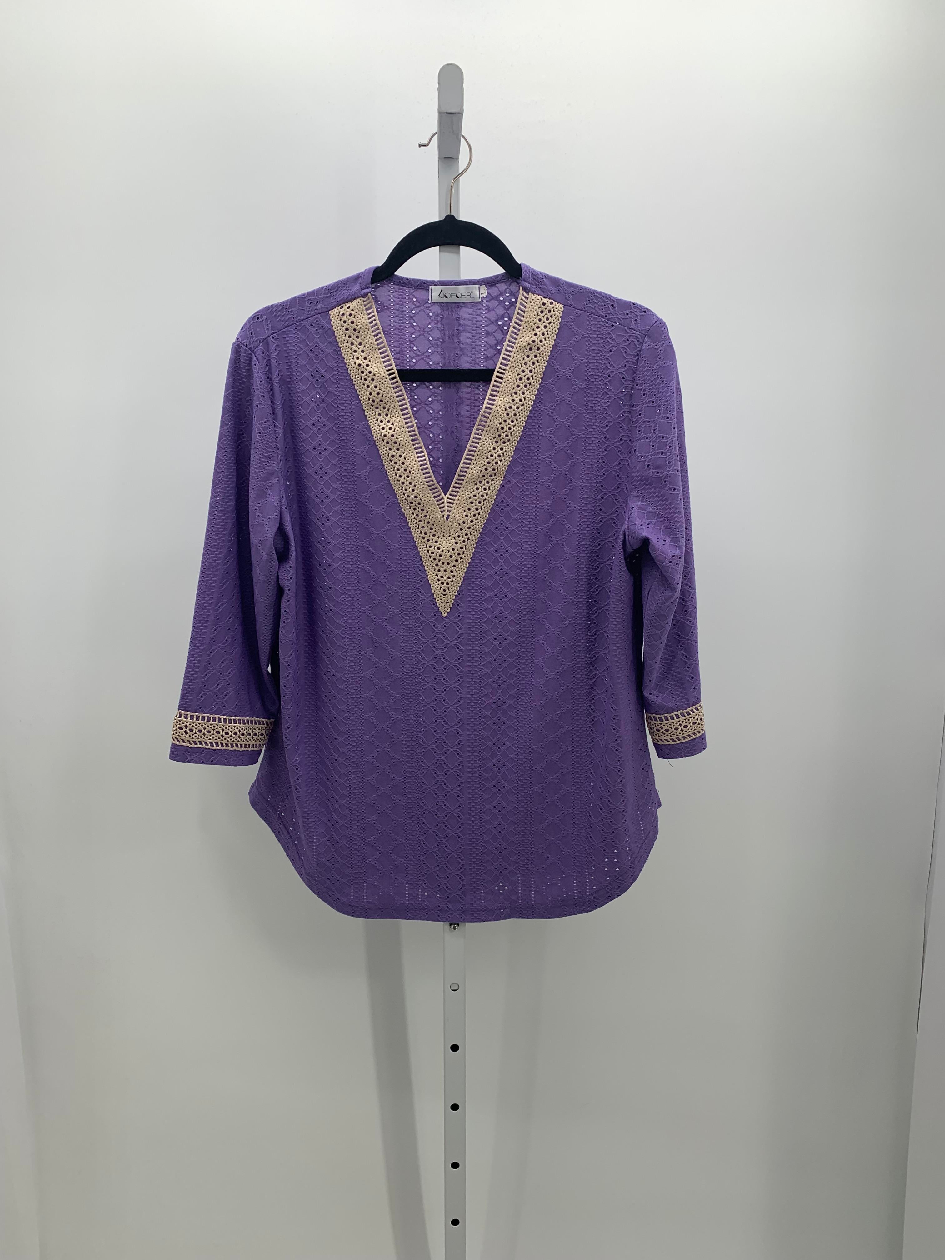 Size Large Misses 3/4 Sleeve Shirt