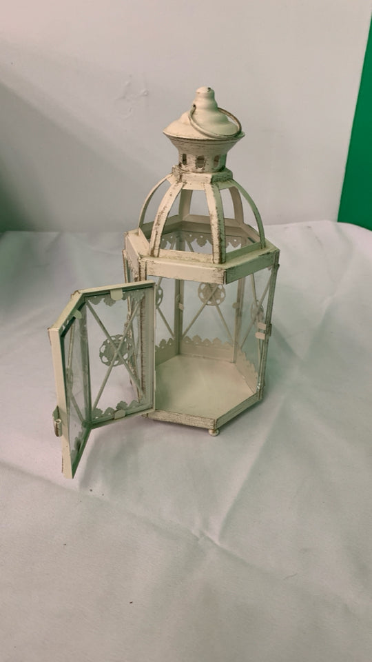 CREAM METAL LANTERN.