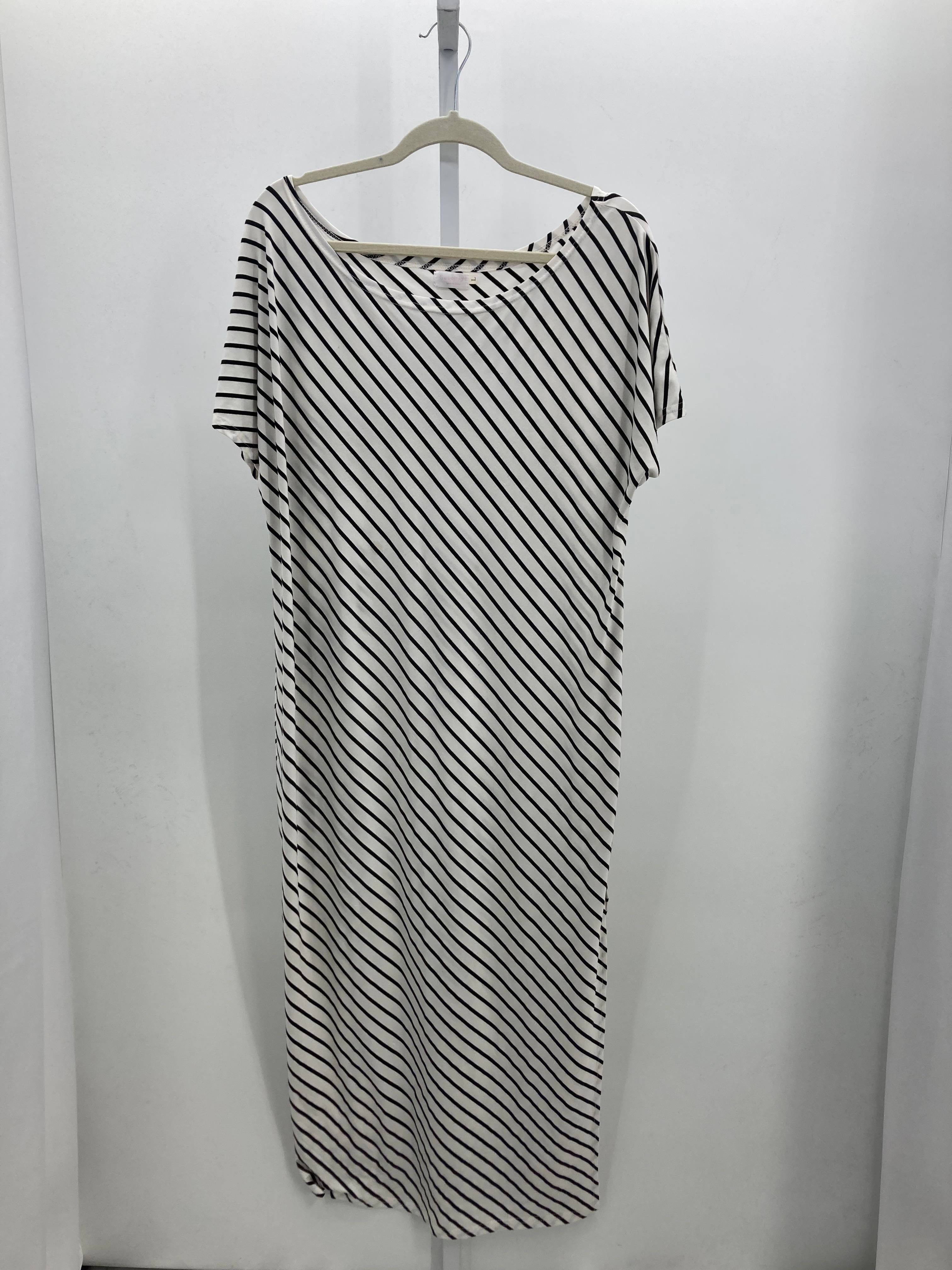 Size Large Misses Short Sleeve Dress
