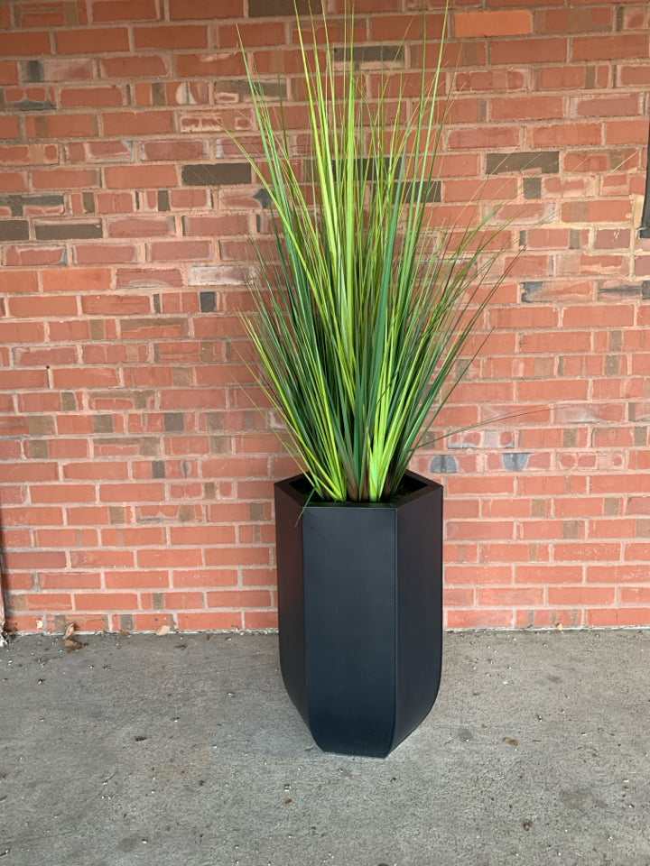 BLACK PLANTER W/ FAUX GREEN PLANT.