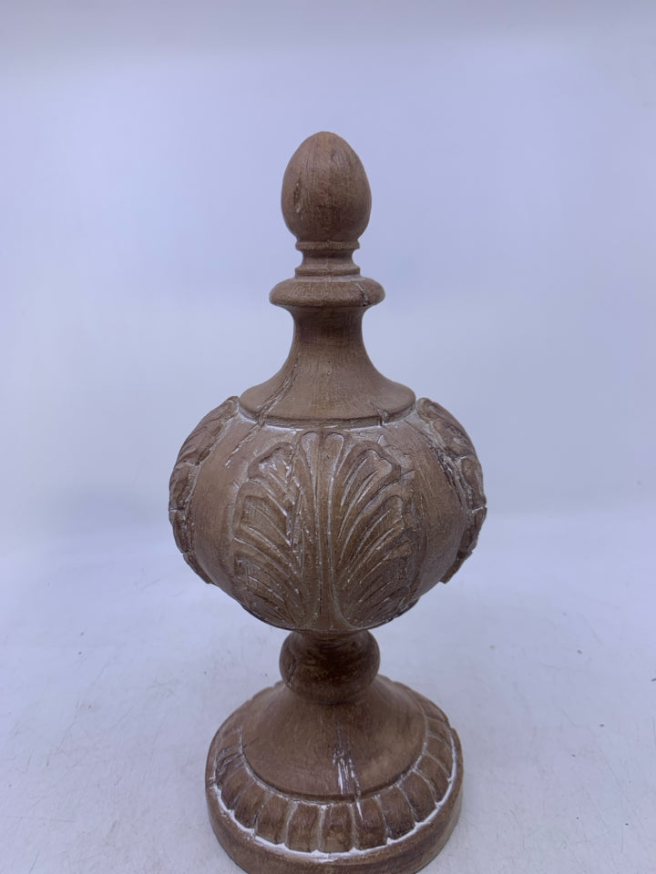 FAUX WOOD SHORT PILLAR W/ CARVINGS ROUNDED TOP DESK DECOR.