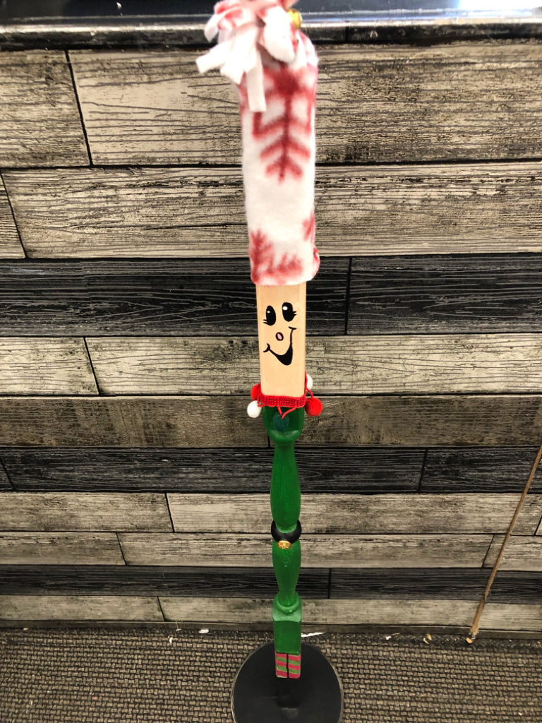 ELF POST DECOR.