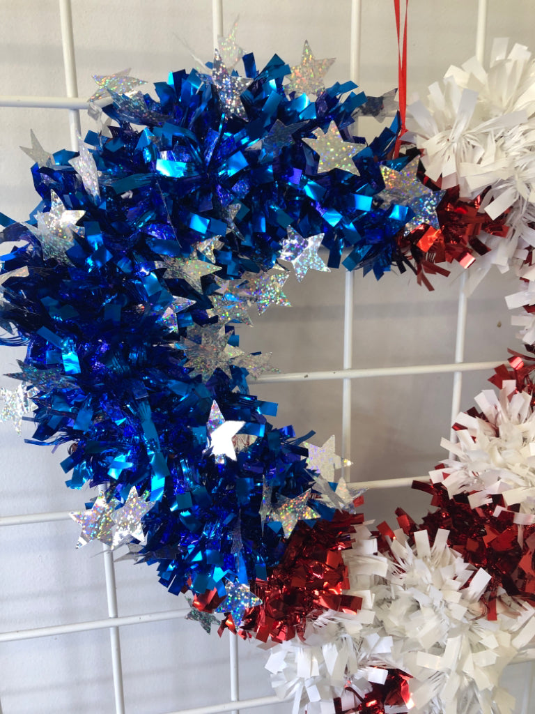 HEART TINSEL AMERICANA WREATH.