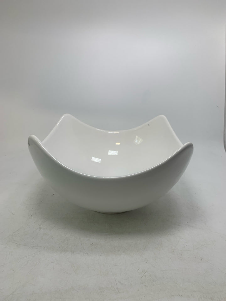 POINTED EDGES ROUNDED BOWL.