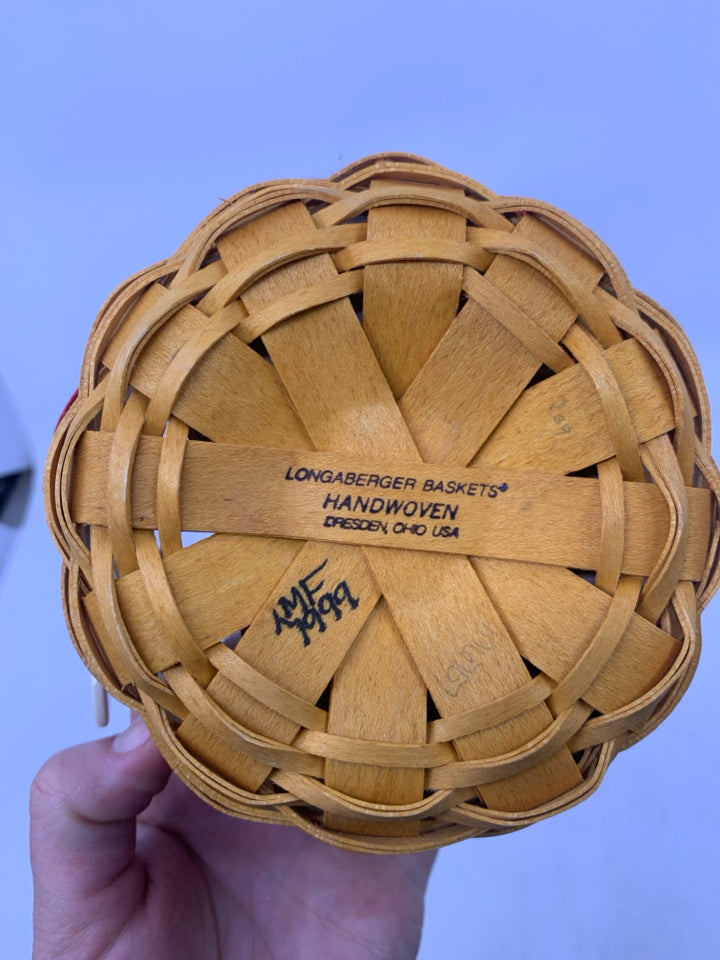 1999 TREE TRIMMINGS PEPPERMINT BASKET W/ PROTECTOR & TIE-ON.