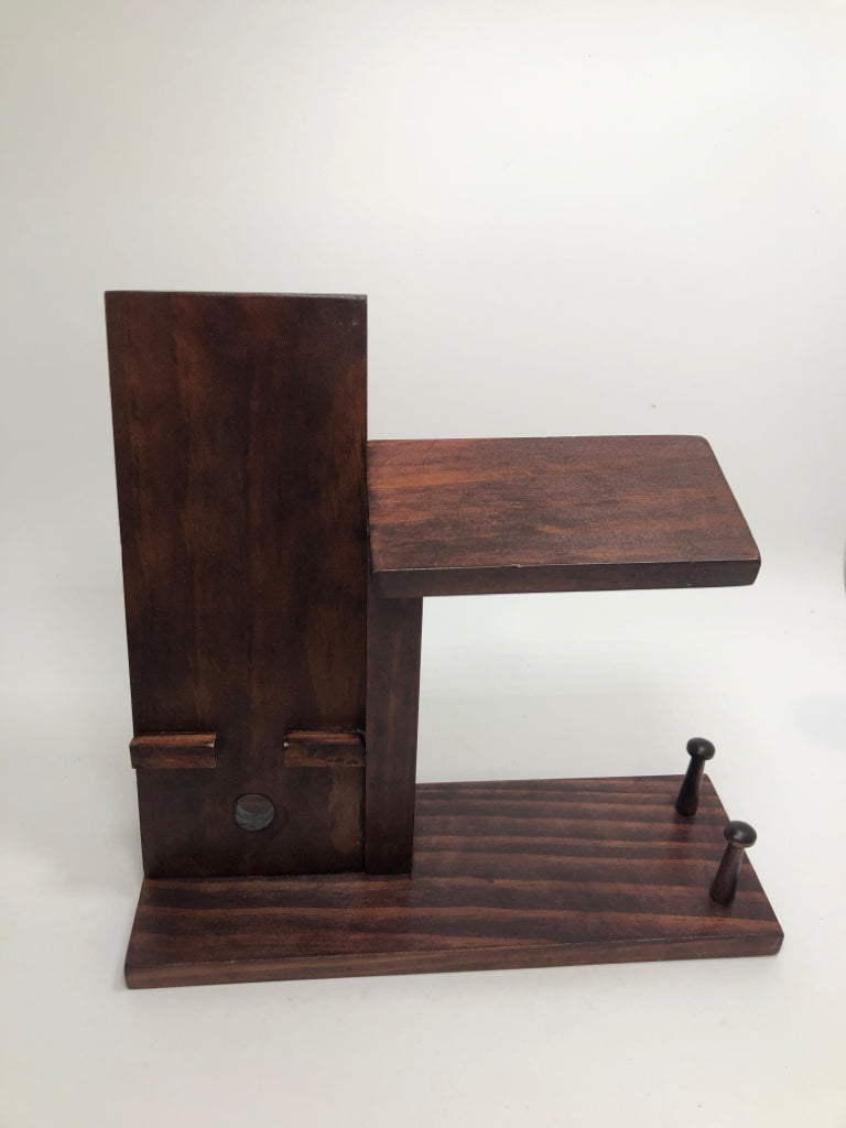 WOODEN DOCKING STATION FOR CELLPHONE.