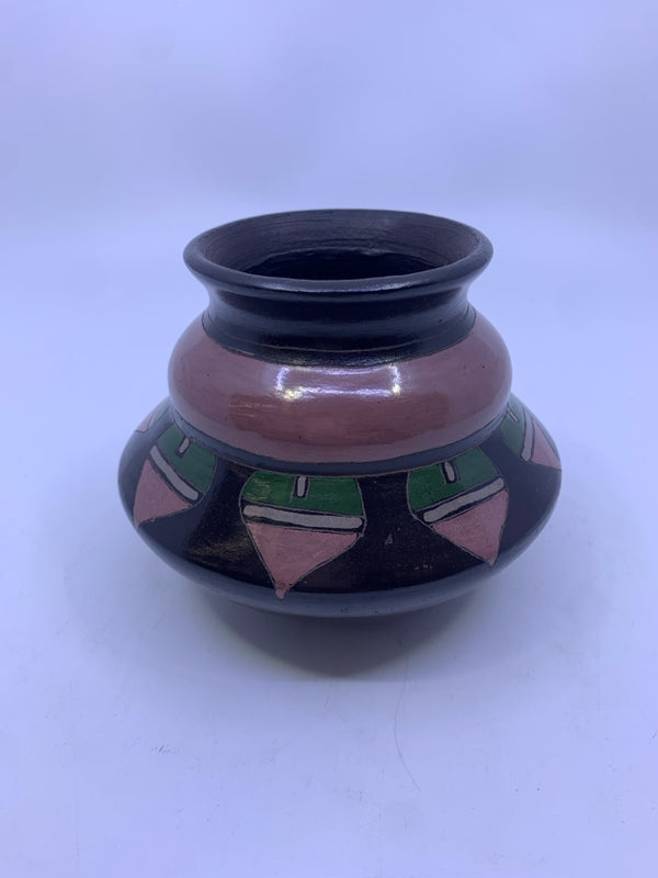 POTTERY DARK BROWN/PINK AND GREEN RIBBED VASE.
