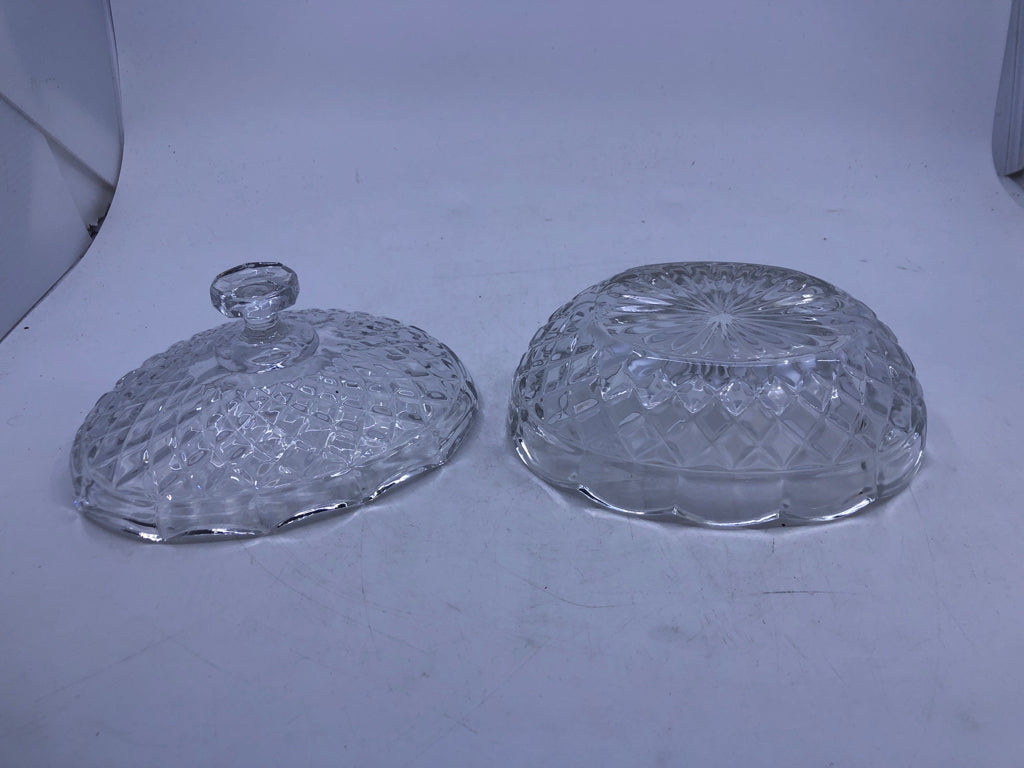 OVAL HEAVY GLASS W/ LID SCOLLOPED EDGE BOWL.
