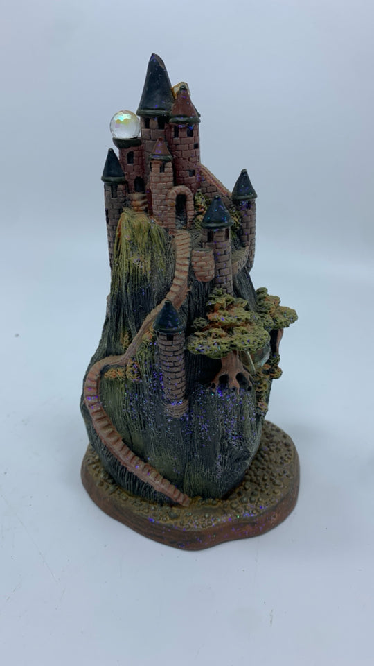 SPOONTIQUES CASTLE ON HILL FIGURINE.
