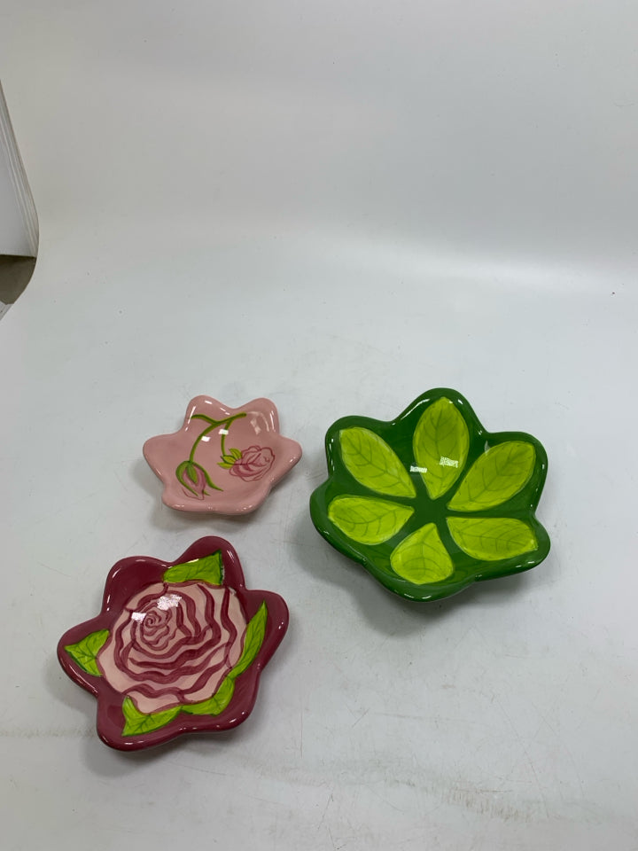3 NESTING FLOWER SHAPED TEA LIGHT HOLDERS PINK/GREEN.