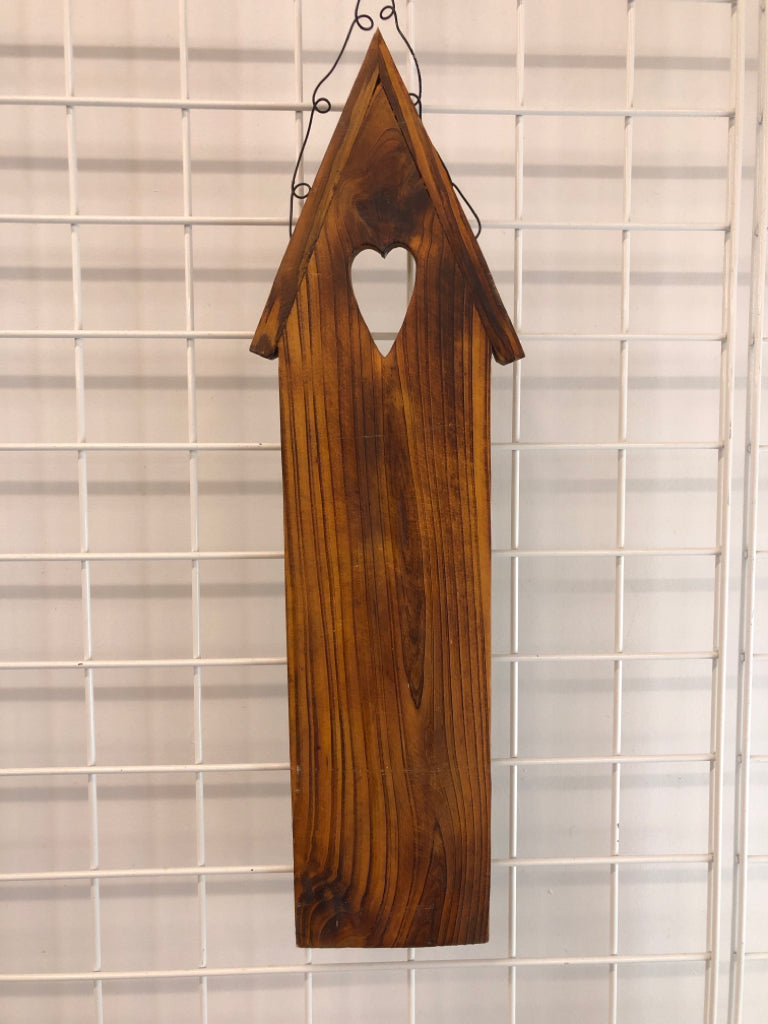 WOOD WELCOME BIRDHOUSE WALL HANGING.