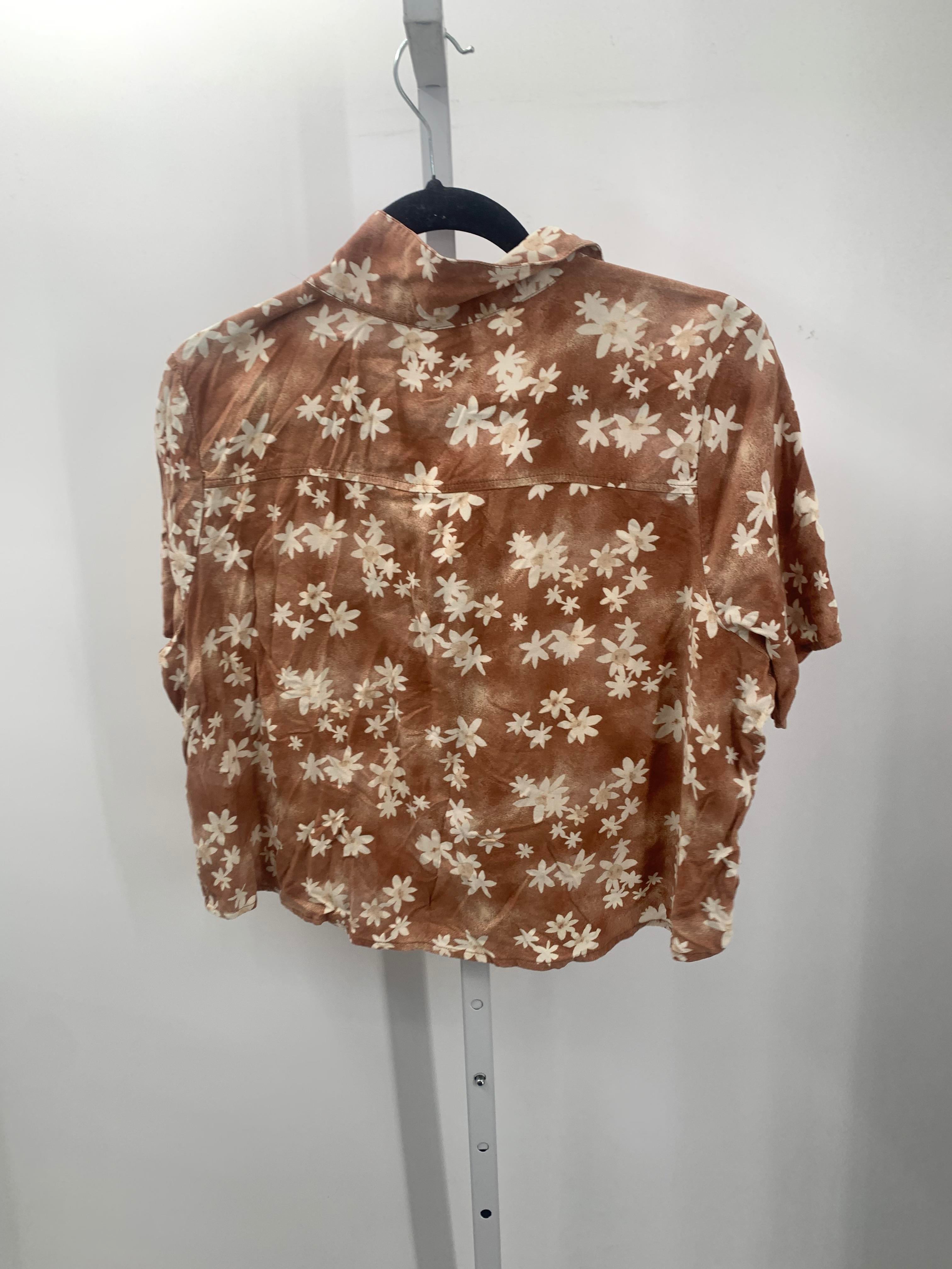 Size Large Juniors Short Sleeve Shirt