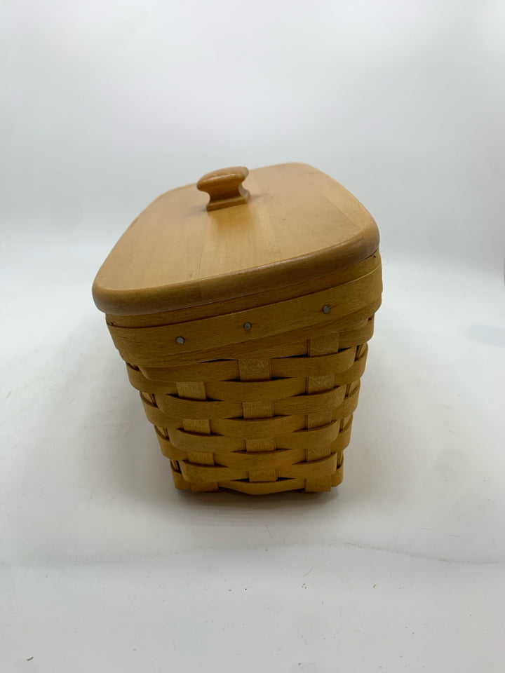 1999 RECTANGULAR BASKET W/WOOD COVER.