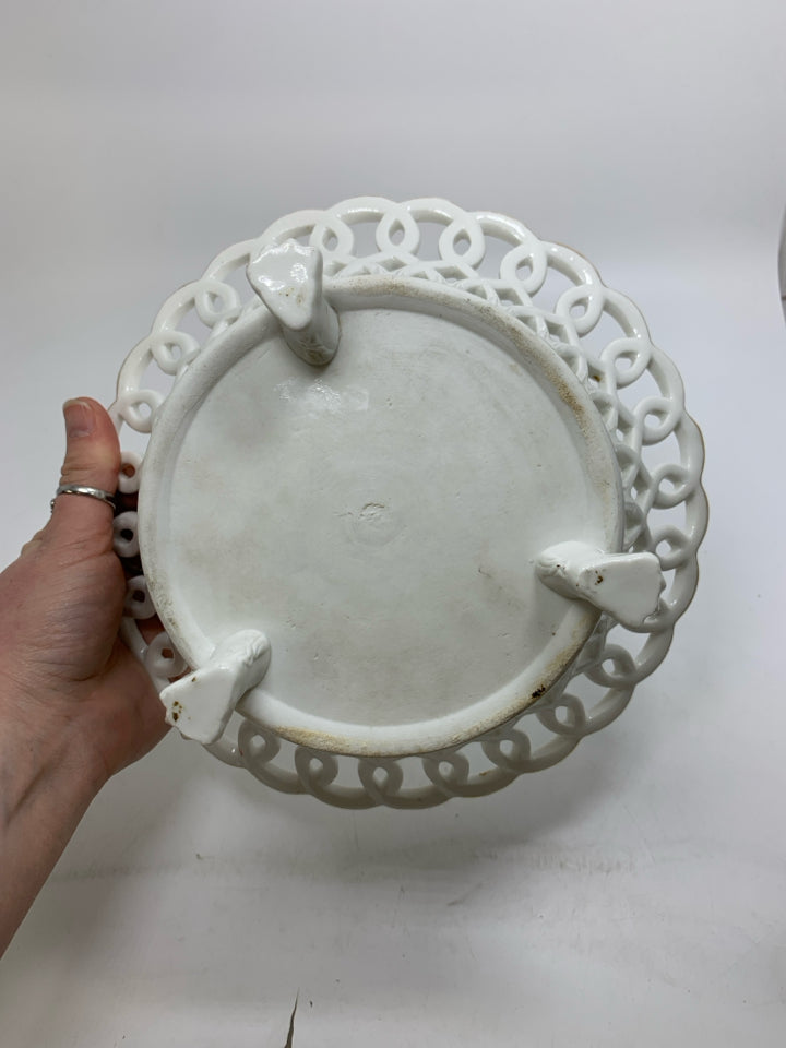CLAW FOOTED SLOTTED BOWL W/ GOLD DETAILS.