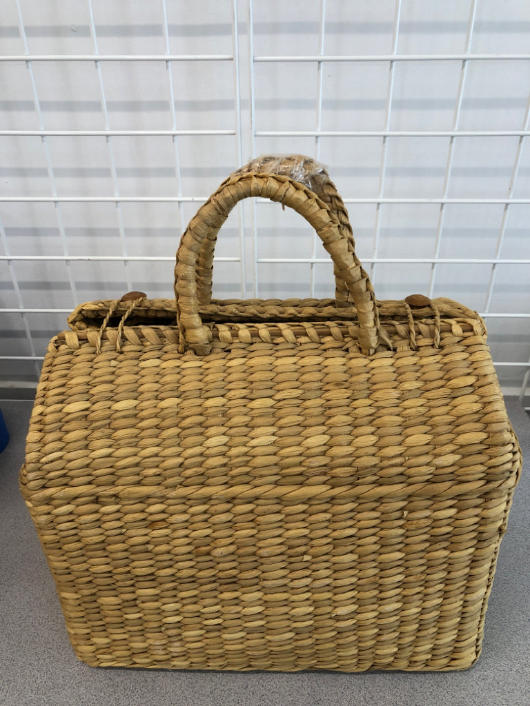 TIGHT WOVEN WICKER BASKET BAG.