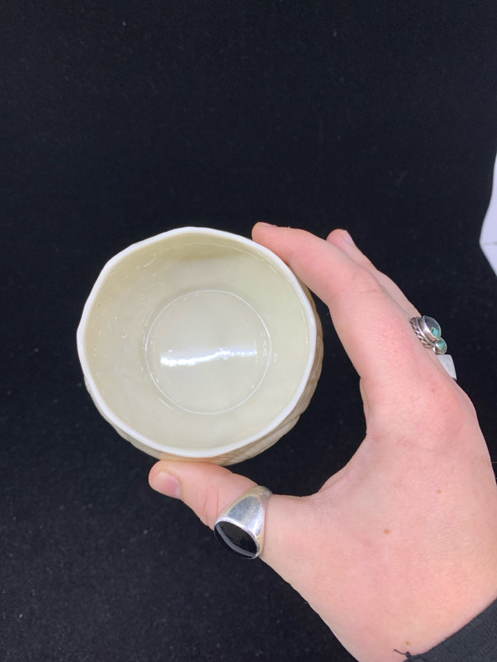 IVORY SHORT BOWL W/ EMBOSSED SWIRL SHELL DESIGN BELLEEK.