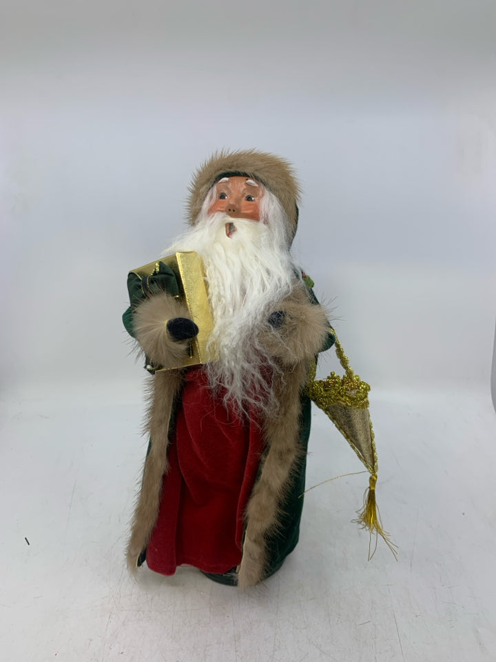 BYERS' CHOICE SANTA WITH GIFT.