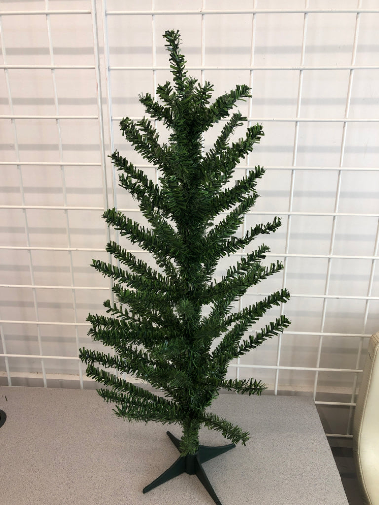 TABLETOP CHRISTMAS TREE.