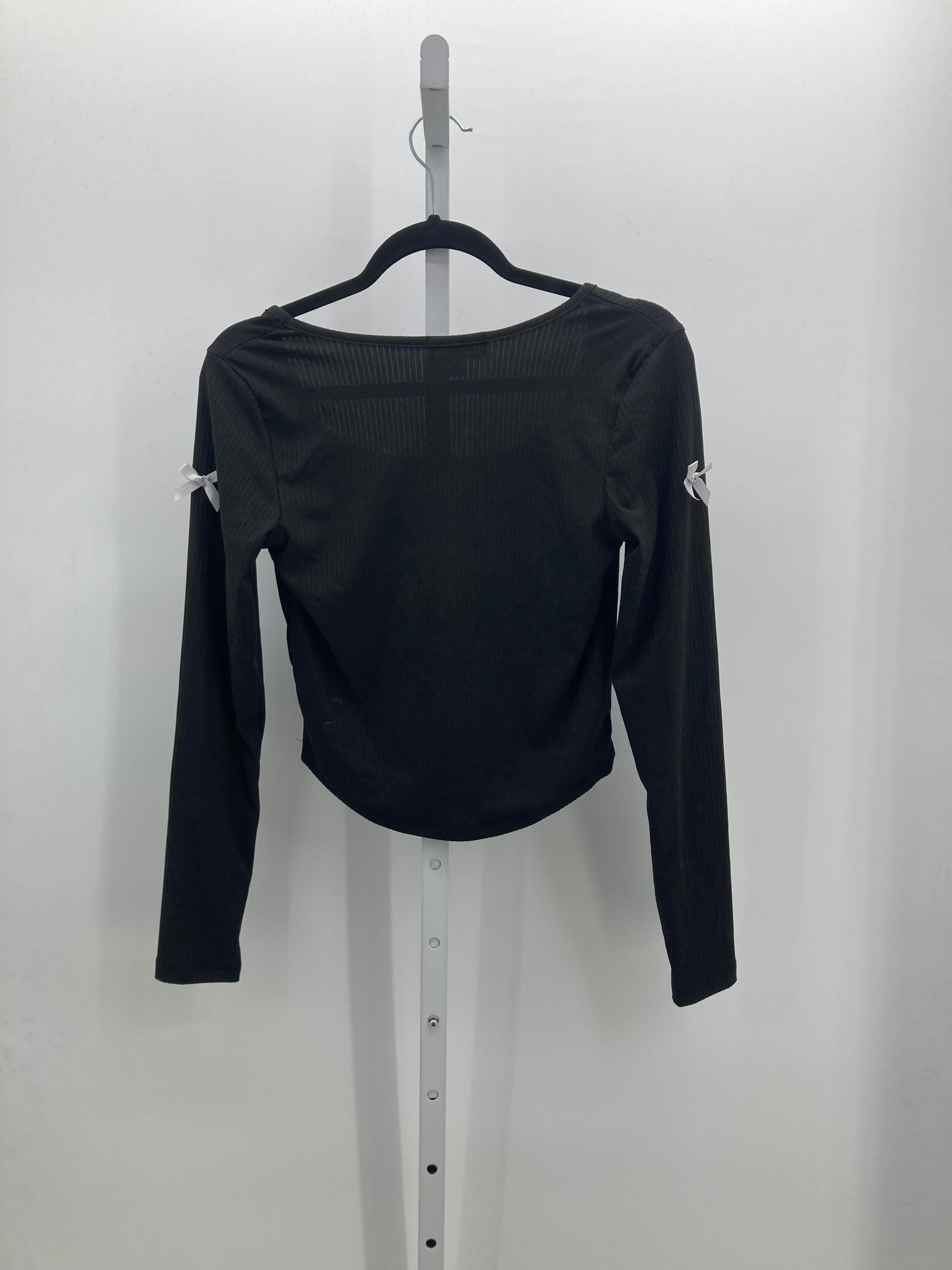 Discreet Size Medium Juniors Long Sleeve Shirt