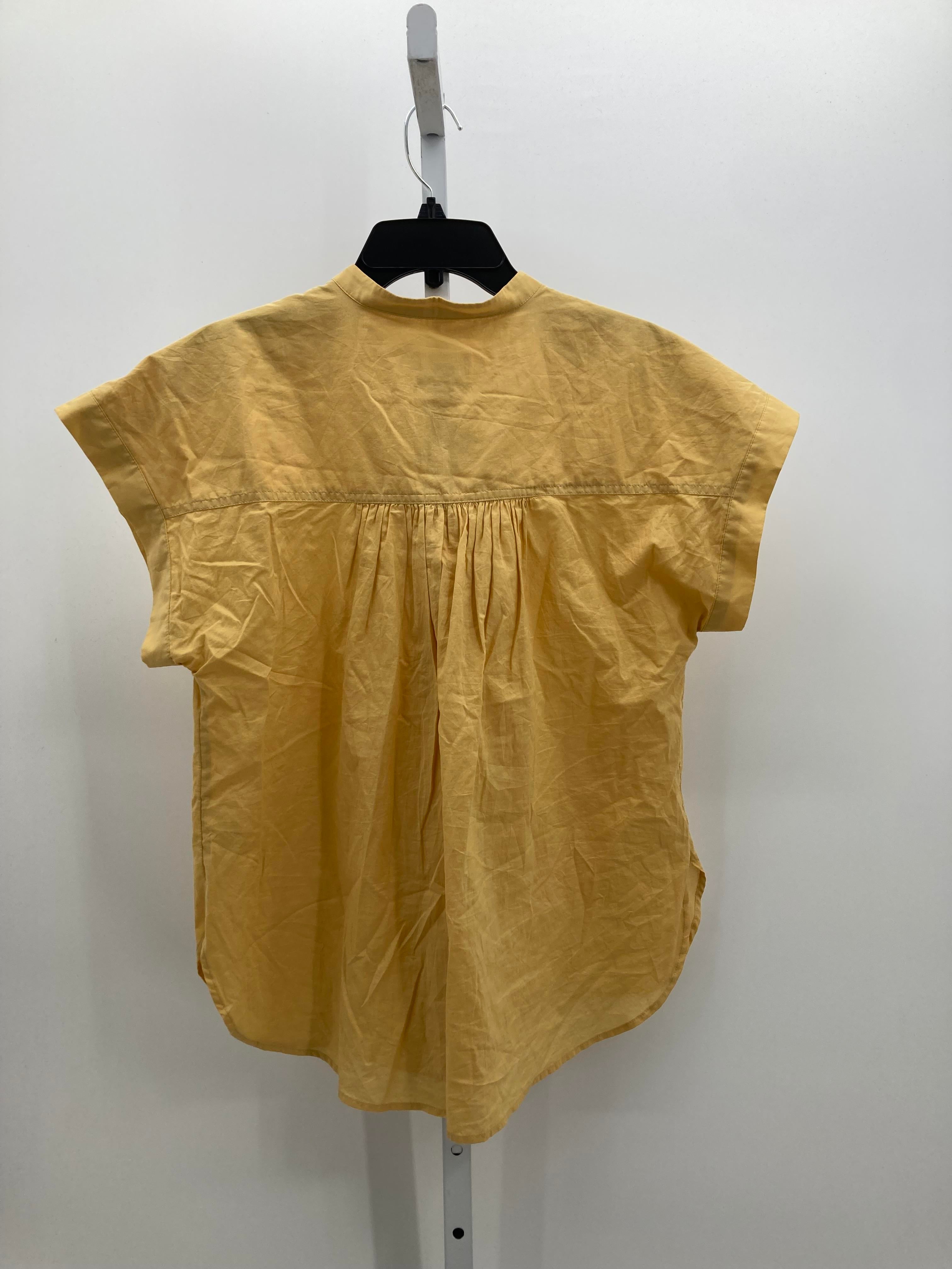 Universal Thread Size Medium Misses Short Sleeve Shirt
