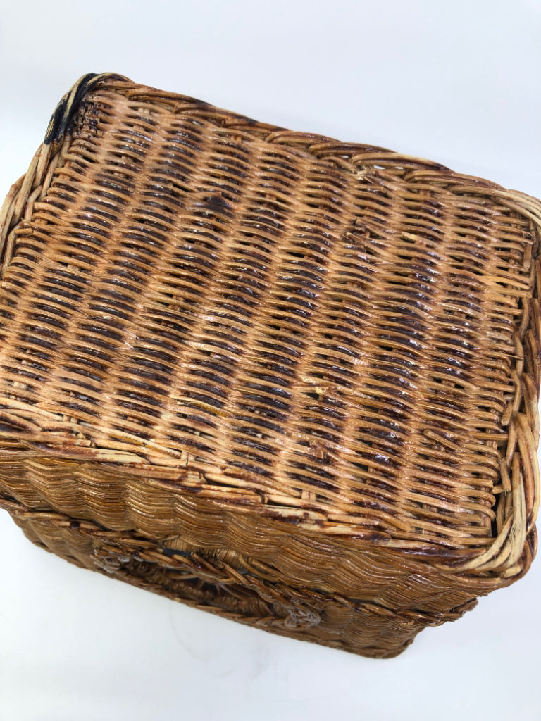 DARK WICKER RECTANGLE BASKET W LACE FRONT ACCENT.