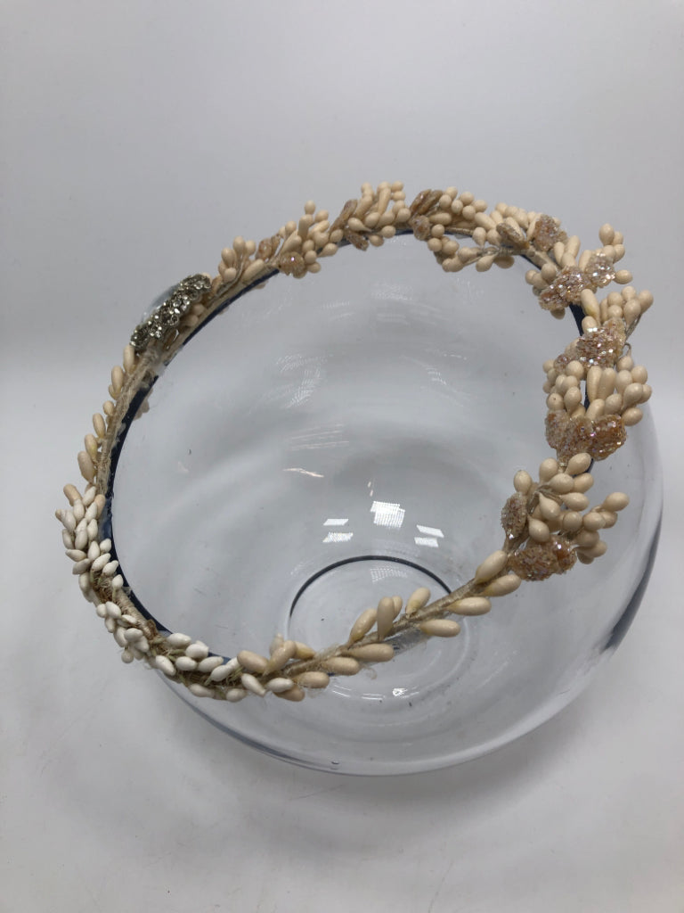 WHITE PIP GLASS BOWL W/GEM.