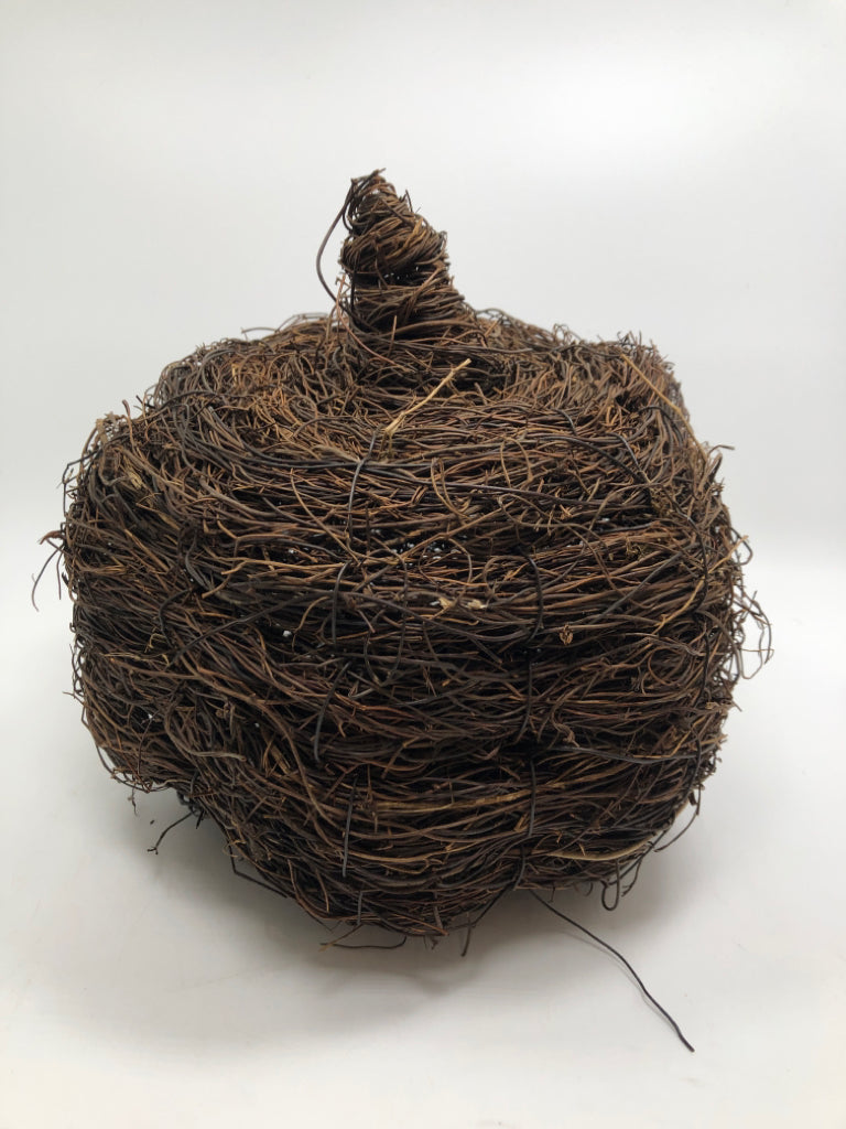 LARGE TWIG PUMPKIN DECOR.